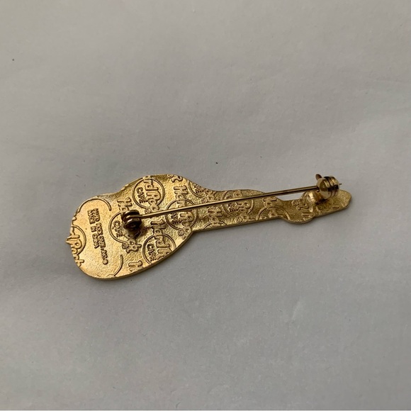Hard Rock Cafe Guitar Vtg Baltimore
Maryland 2 1/2" Metal Pinback Enamel & Gold - Picture 7 of 10